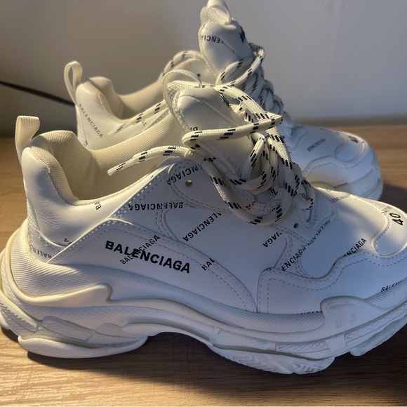 Balenciaga Triple S - Picture 5 of 15